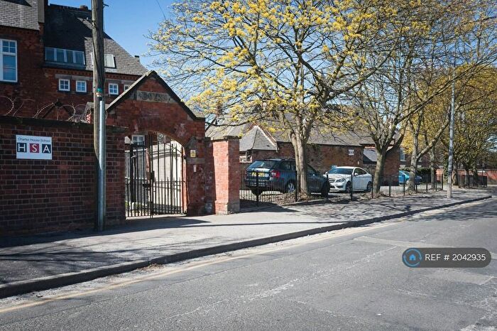 3 Bedroom Flat To Rent In Charterhouse School, Hull, HU2