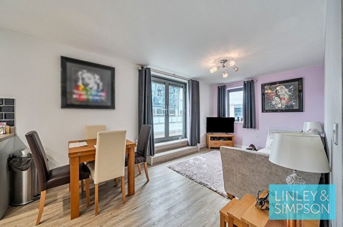 2 Bedroom Flat For Sale In Waterloo Apartments, Waterloo Street, Leeds, LS10