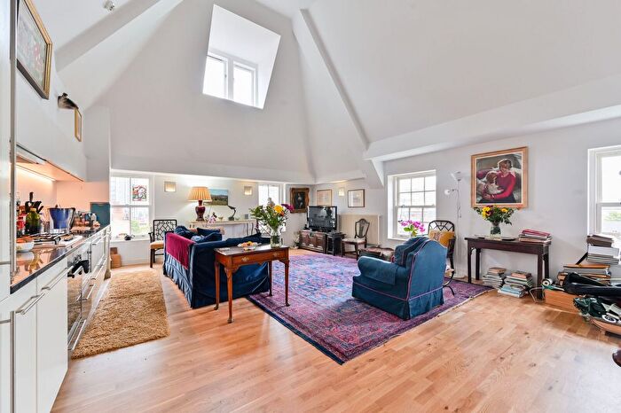 3 Bedroom Flat For Sale In Lawn Lane, Vauxhall, London, SW8