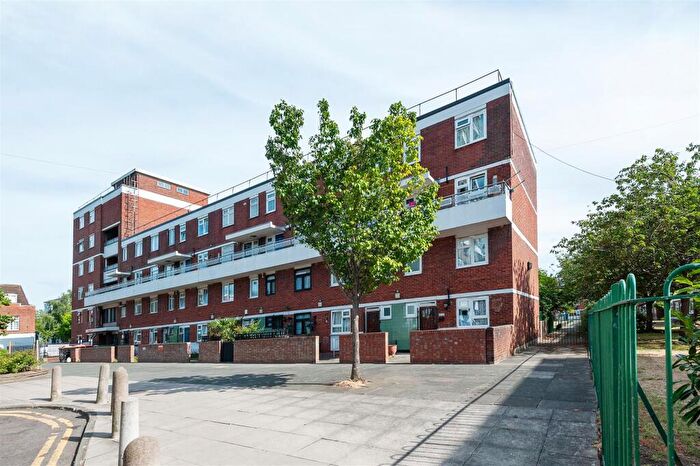 3 Bedroom Flat To Rent In Fellows Court, Weymouth Terrace, London, E2
