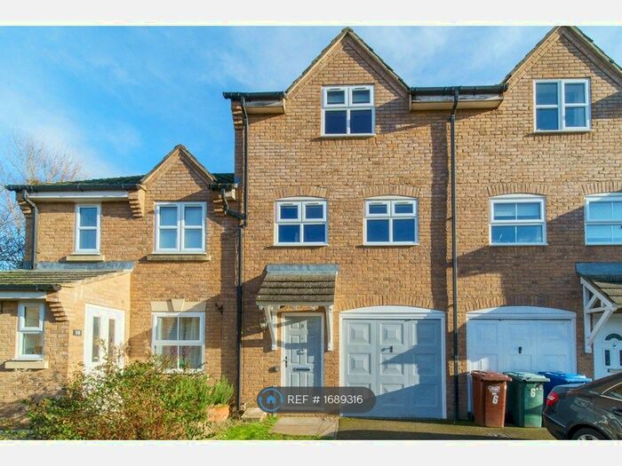 3 Bedroom Terraced House To Rent In Clover Mead, Bicester, OX26