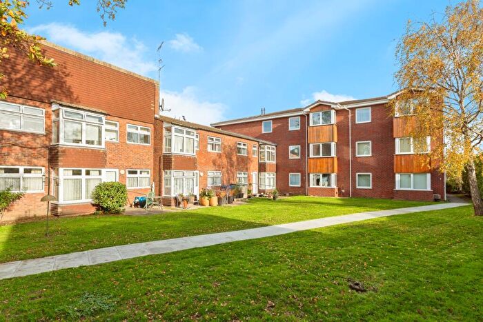1 Bedroom Flat For Sale In Barnardo Drive, Ilford, Essex, IG6