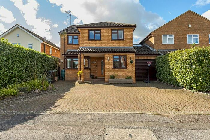 5 Bedroom Semi-Detached House For Sale In Crosspaths, Harpenden, AL5