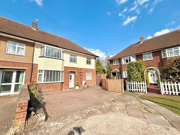 5 Bedroom Property For Sale In Gardners Close, Dunstable, LU6