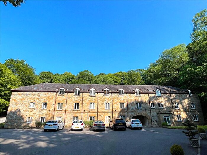 2 Bedroom Flat For Sale In Oldham Road, Ashton-Under-Lyne, Greater Manchester, OL7