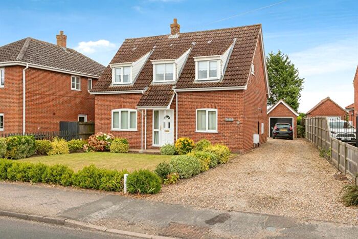 3 Bedroom Chalet For Sale In Market Street, Shipdham, Thetford, IP25