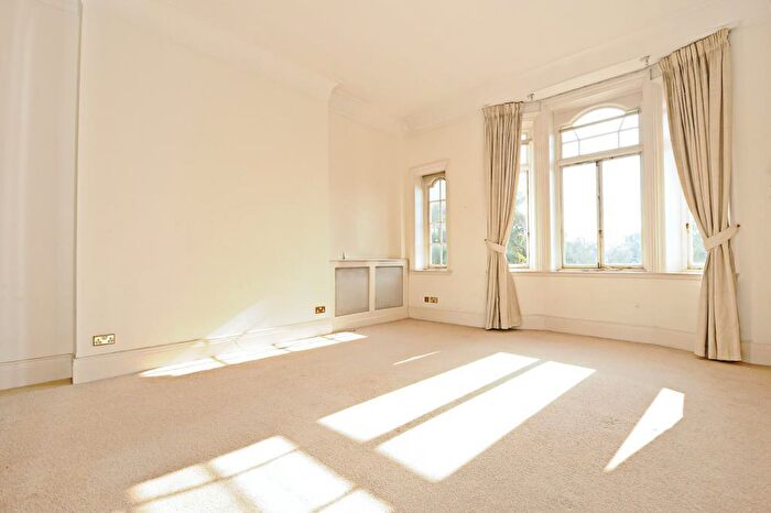 2 Bedroom Flat To Rent In Prince Albert Road, London, NW8