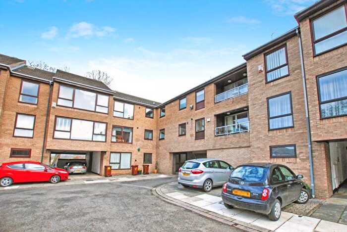 2 Bedroom Flat To Rent In Low Gosforth Court, Newcastle Upon Tyne, NE3