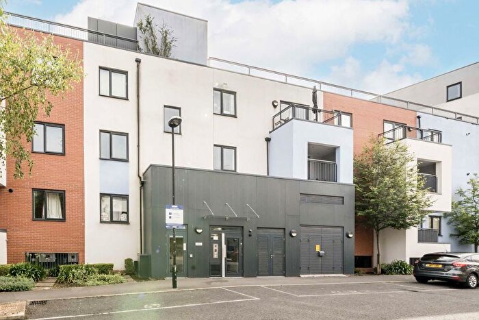 2 Bedroom Flat To Rent In Salisbury Road, Southall, UB2