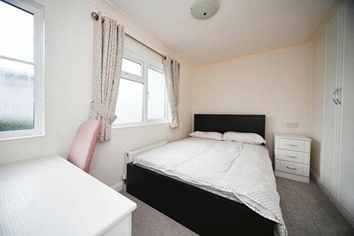 2 Bedroom Detached House For Sale In Beechwood Park, Caddington, Luton, LU1
