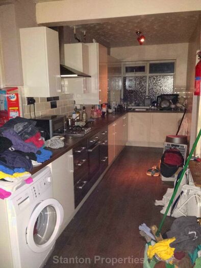 4 Bedroom Semi-Detached House To Rent In School Grove, Withington, M20