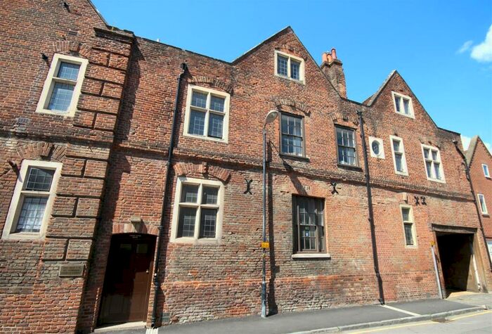 1 Bedroom Flat To Rent In Salisbury - St Edmunds Church Street, SP1