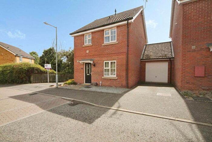3 Bedroom Link Detached House For Sale In Goosander Road, Stowmarket, Suffolk, IP14