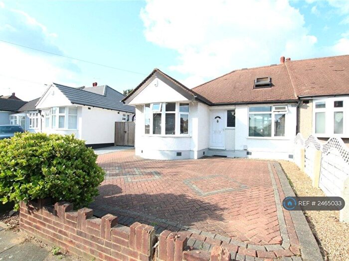 4 Bedroom Bungalow To Rent In Sutherland Avenue, Welling, DA16