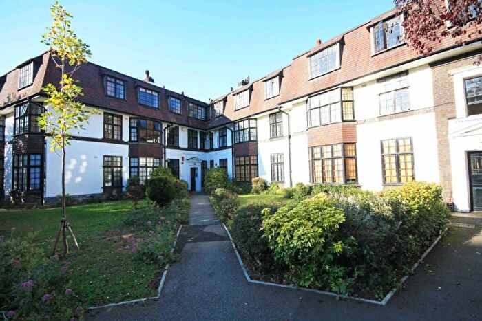 2 Bedroom Flat To Rent In Surbiton Crescent, Kingston Upon Thames, KT1