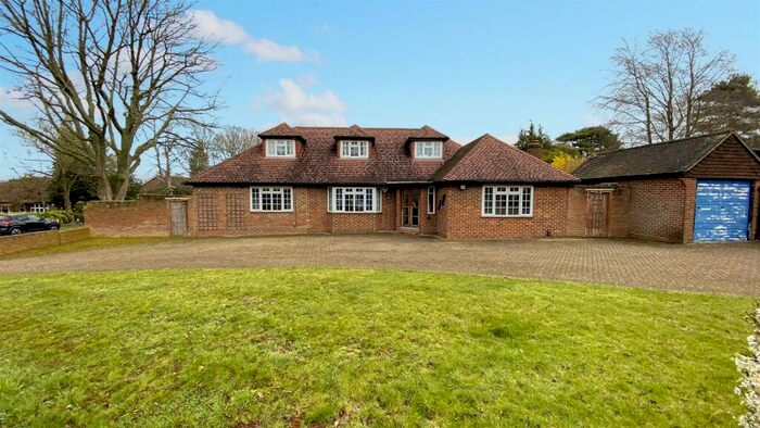 5 Bedroom Detached Bungalow To Rent In Sandy Lane, South Cheam, SM2
