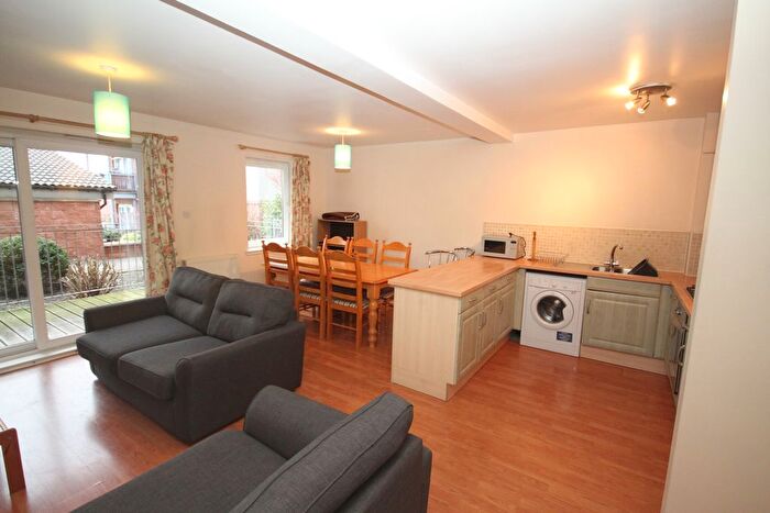 2 Bedroom Flat To Rent In Albion Gardens, Easter Road, Edinburgh, EH7