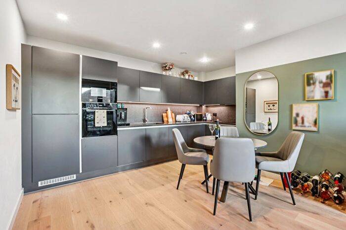 1 Bedroom Flat For Sale In Sarsen House, Hanwell Square, Hanwell, London, W7