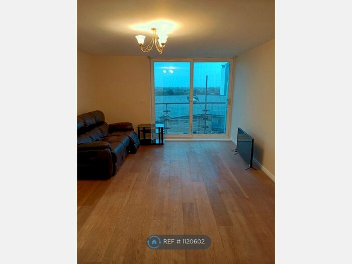 2 Bedroom Flat To Rent In Berberis House, Feltham, TW13