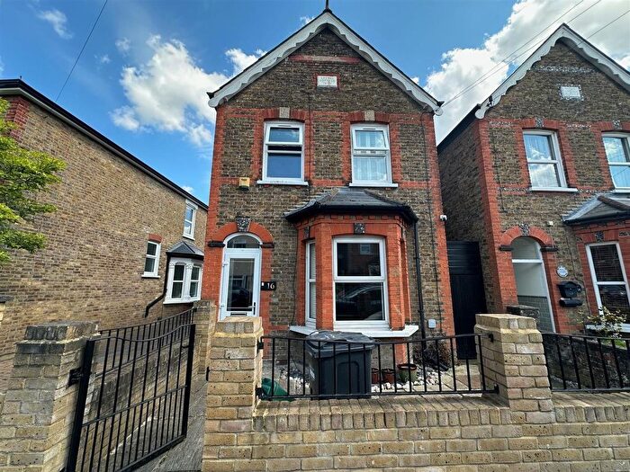 3 Bedroom Detached House To Rent In Kings Road, Feltham, TW13