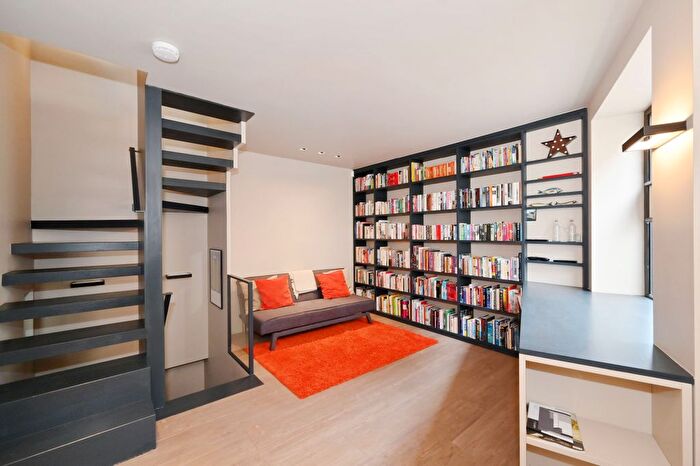 1 Bedroom Mews To Rent In Pottery Lane, London, W11