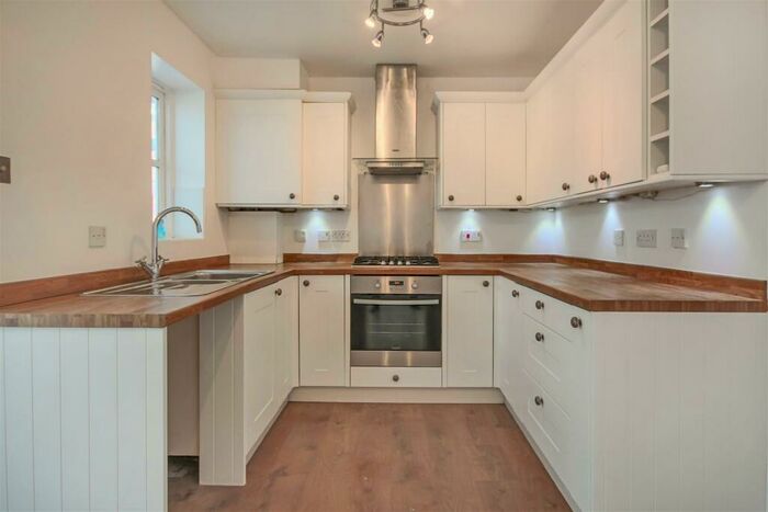 3 Bedroom Semi-Detached House To Rent In Henge Way, Portslade, Brighton, BN41