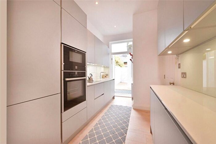 3 Bedroom Maisonette To Rent In Avenell Road, Highbury, N5