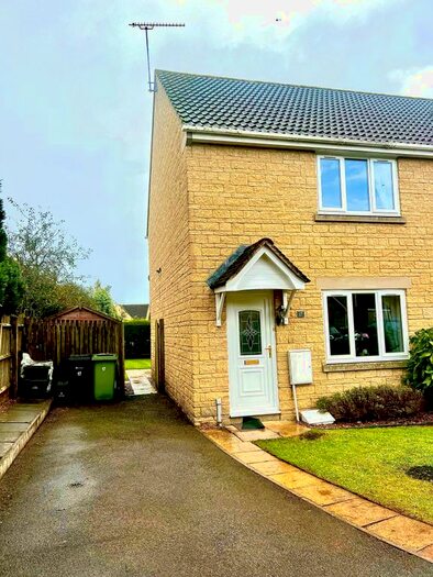 3 Bedroom End Of Terrace House To Rent In Reeves Close, Cirencester, GL7
