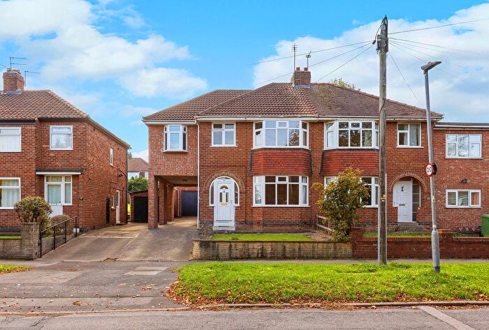5 Bedroom Semi-detached House For Sale In Thief Lane, York, YO10