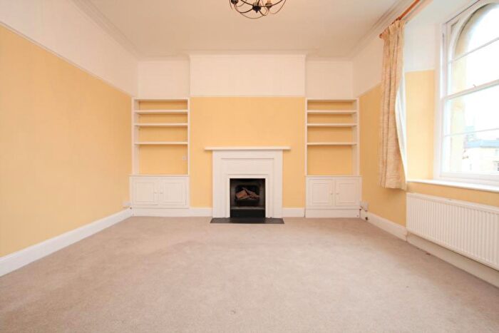 2 Bedroom Apartment To Rent In Chertsey Road - Redland, BS6