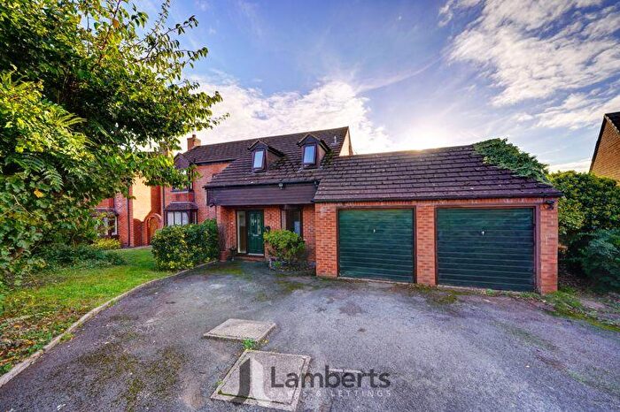 4 Bedroom Detached House For Sale In Brookfield Close, Hunt End, Redditch, B97