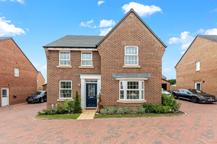 4 Bedroom Detached House For Sale In Round Common Walk, Stalbridge, DT10