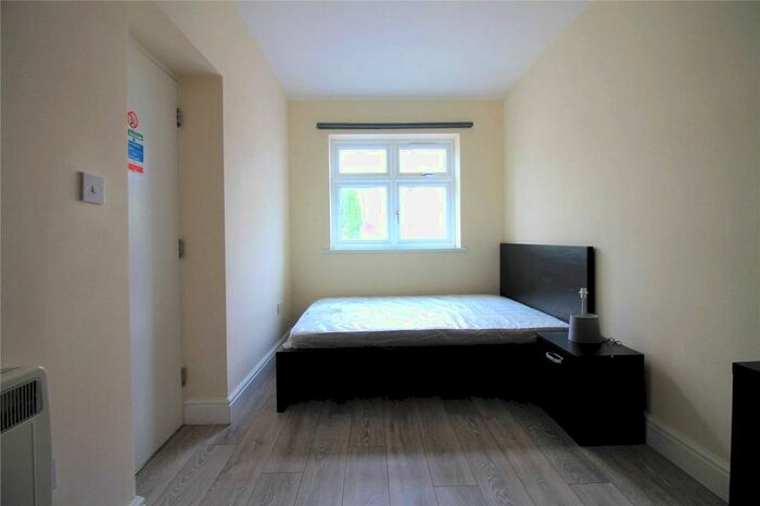 1 Bedroom Studio To Rent In Bideford Avenue, Perivale, Greenford, UB6
