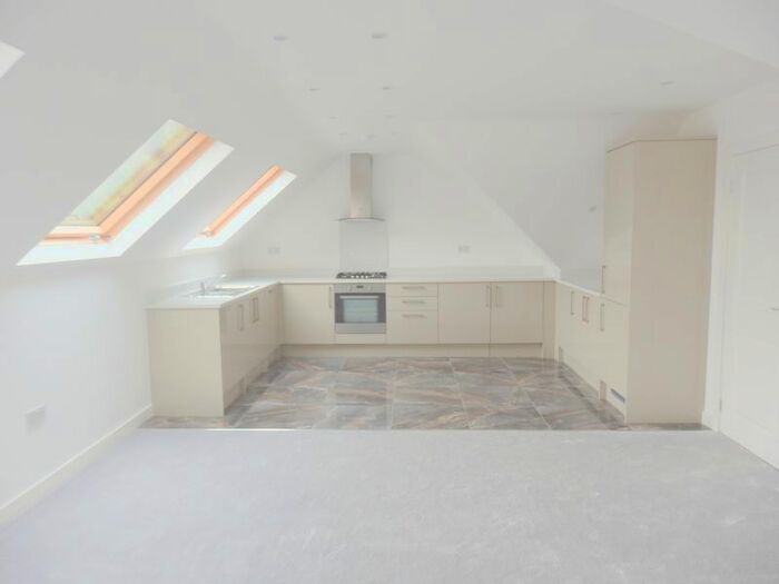 2 Bedroom Flat To Rent In Sutton Lane, Banstead, SM7