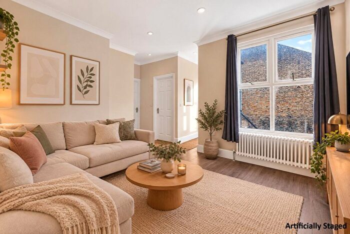 3 Bedroom Flat For Sale In Newport Road, Leyton, London, E10