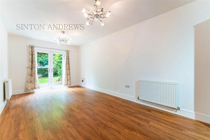 2 Bedroom Flat To Rent In Manor House Court, Golden Manor, W7