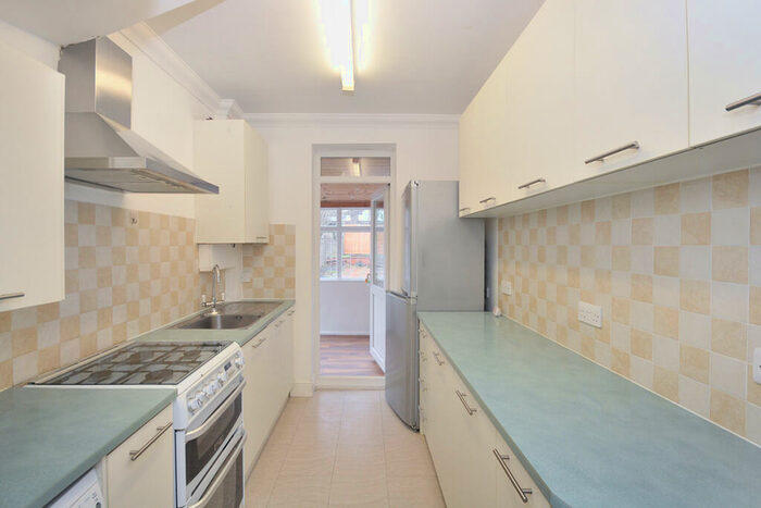 3 Bedroom Semi-Detached House To Rent In Oakridge Road, Bromley, BR1