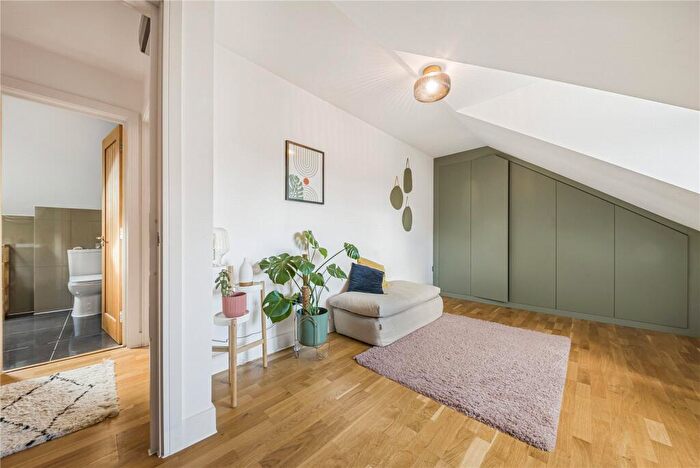 2 Bedroom Apartment For Sale In Hospital Way, London, SE13