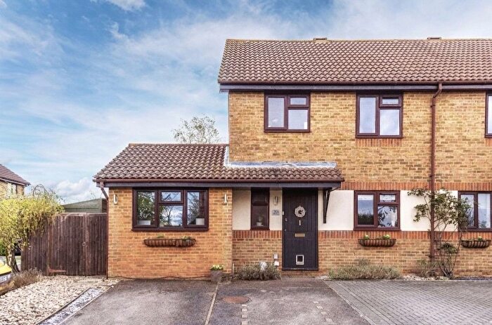 3 Bedroom End Of Terrace House For Sale In Coleridge Close, Twyford, Berkshire, RG10