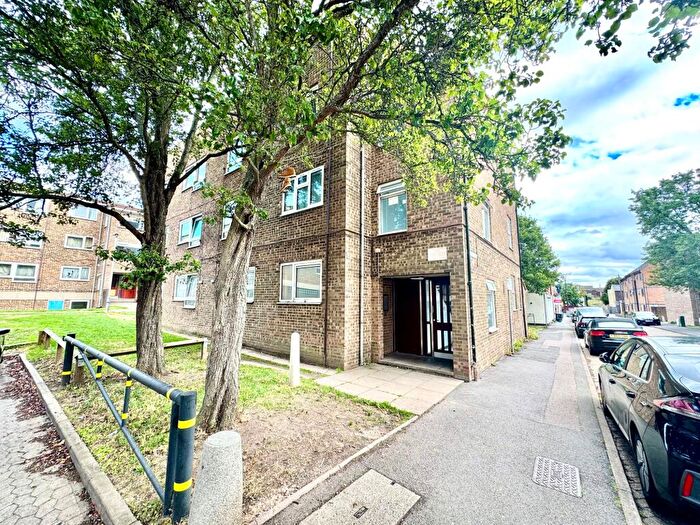 2 Bedroom Flat For Sale In Elizabeth Street, Luton, LU1
