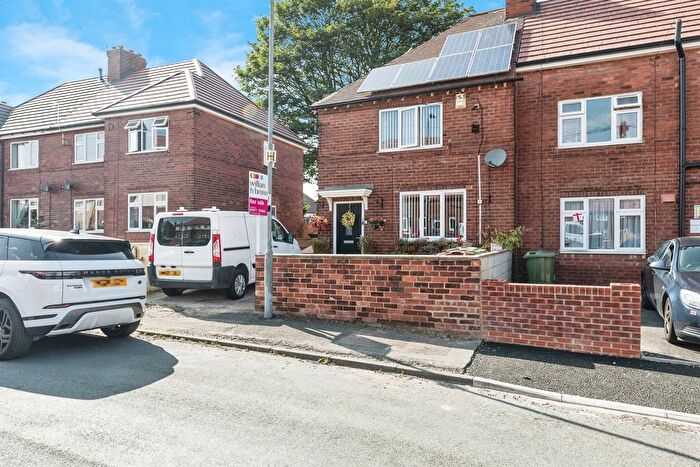 2 Bedroom End Of Terrace House For Sale In Willow Park, Pontefract, WF8