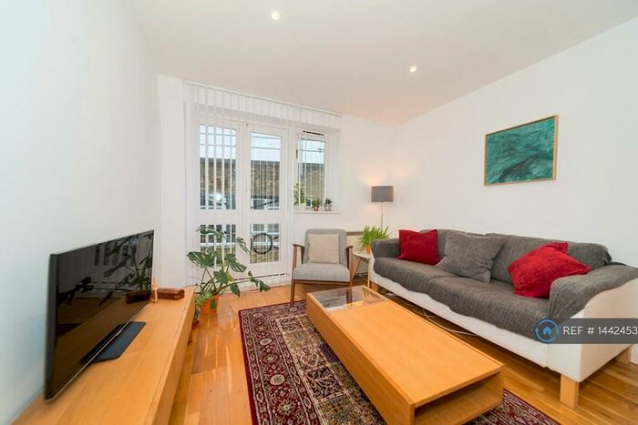 1 Bedroom Flat To Rent In Olivia Court, Barnet, EN5