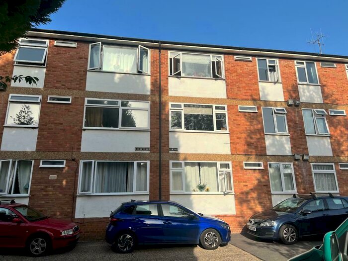 2 Bedroom Apartment To Rent In Wentworth Place, Chesham, HP5