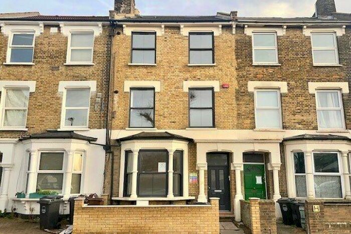 3 Bedroom Flat To Rent In Powell Road, London, E5