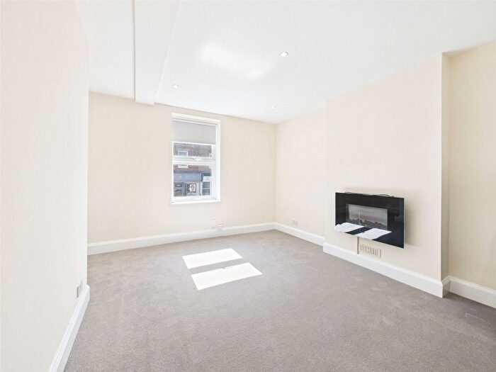 2 Bedroom Flat To Rent In High Street, Teddington, TW11