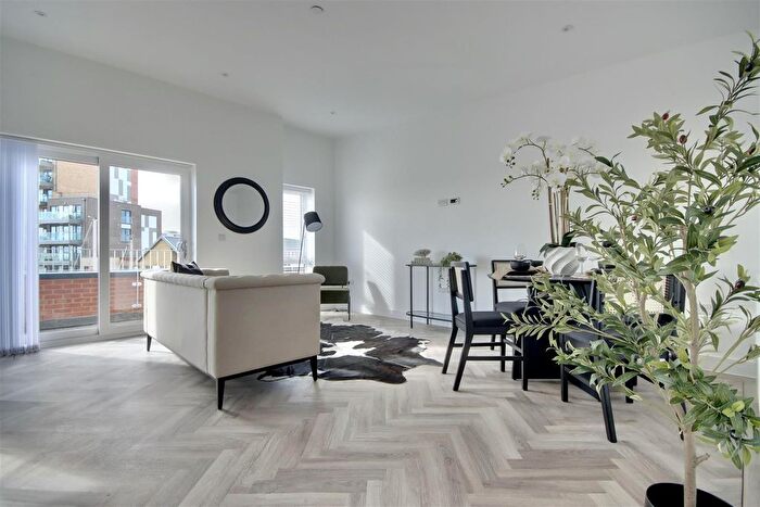 2 Bedroom Flat For Sale In Mumby Road, Gosport, PO12