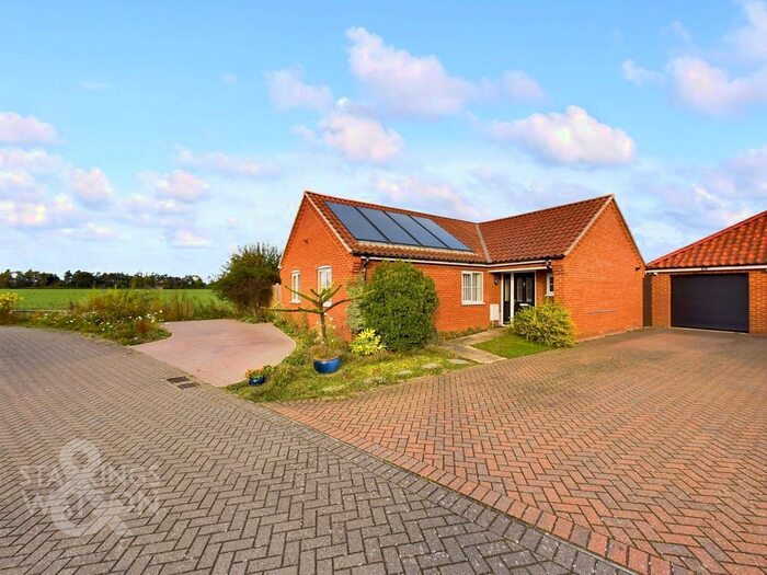 3 Bedroom Detached Bungalow For Sale In Alderfen Way, Hoveton, Norwich, NR12