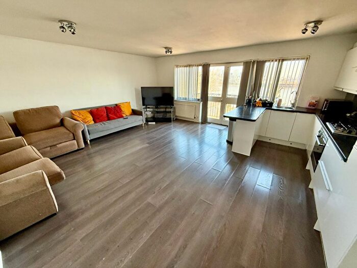 2 Bedroom Flat To Rent In Amsterdam Road, London, E14
