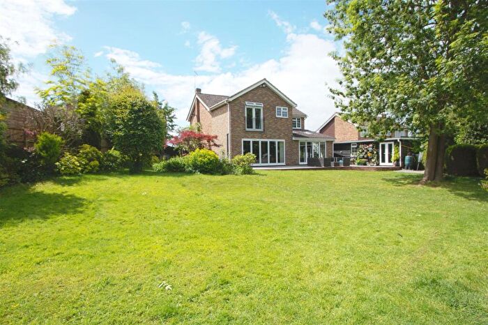 4 Bedroom Detached House For Sale In Courtlands, Billericay, CM12