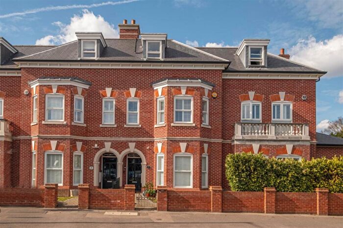 4 Bedroom Town House To Rent In Portsmouth Road, Thames Ditton, KT7